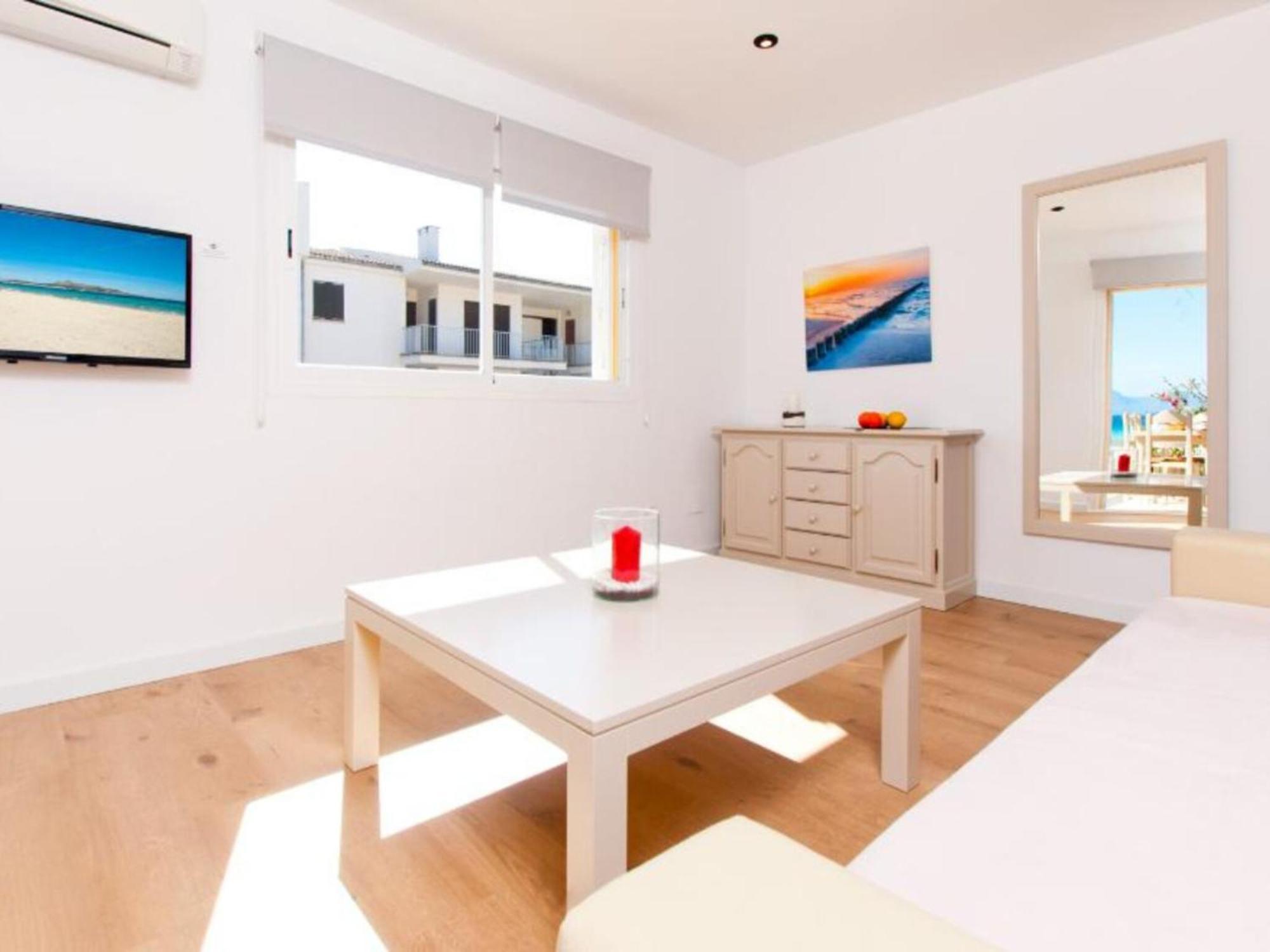 Beautiful Apartment, 50m From Lägenhet *